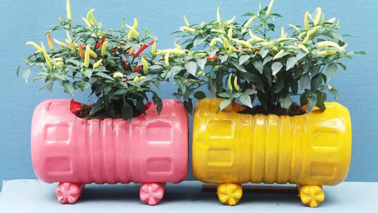Une idée toute simple pour transformer vos bouteilles en superbes pots colorés…