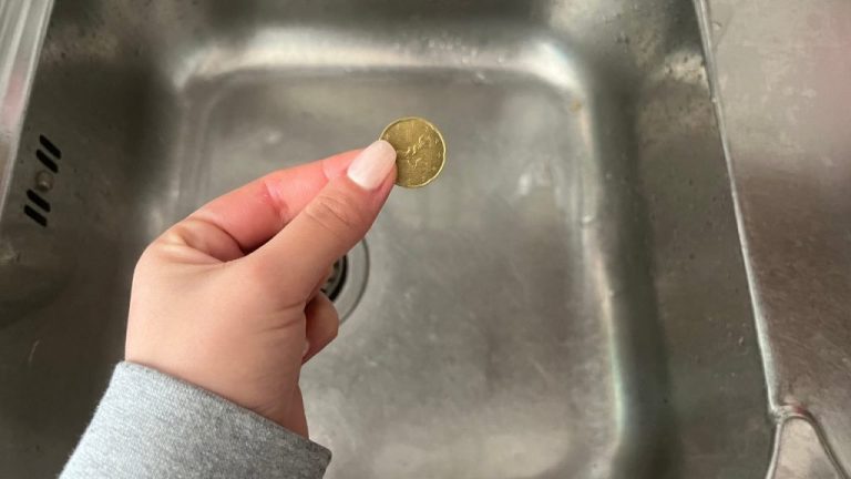 Astuces pour un évier éclatant sans effort grâce à ce nettoyage naturel