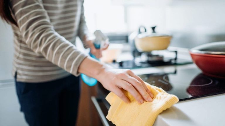Comment nettoyer le maquillage pour faire briller votre cuisine en un clin d&rsquo;œil