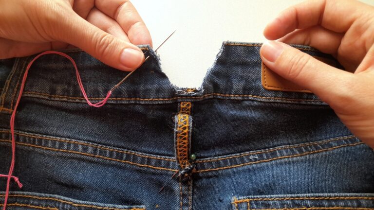 Répare tes jeans serrés en 2 minutes : 3 astuces incontournables à découvrir !