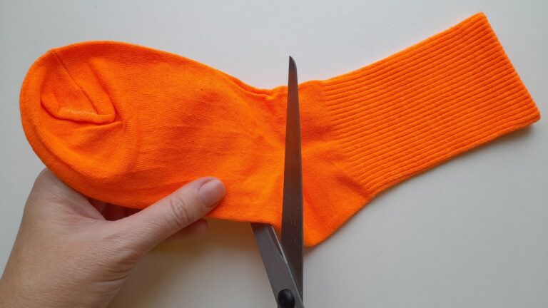 Transformez 5 chaussettes orphelines en déco créative et astucieuse !